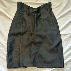 VINTAGE 80s Black Leather Skirt FORENZA womens (vintage size) 6 /women’s 25/S
